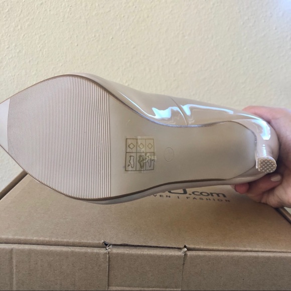 NWOT Pointed Nude Pumps - Picture 4 of 5